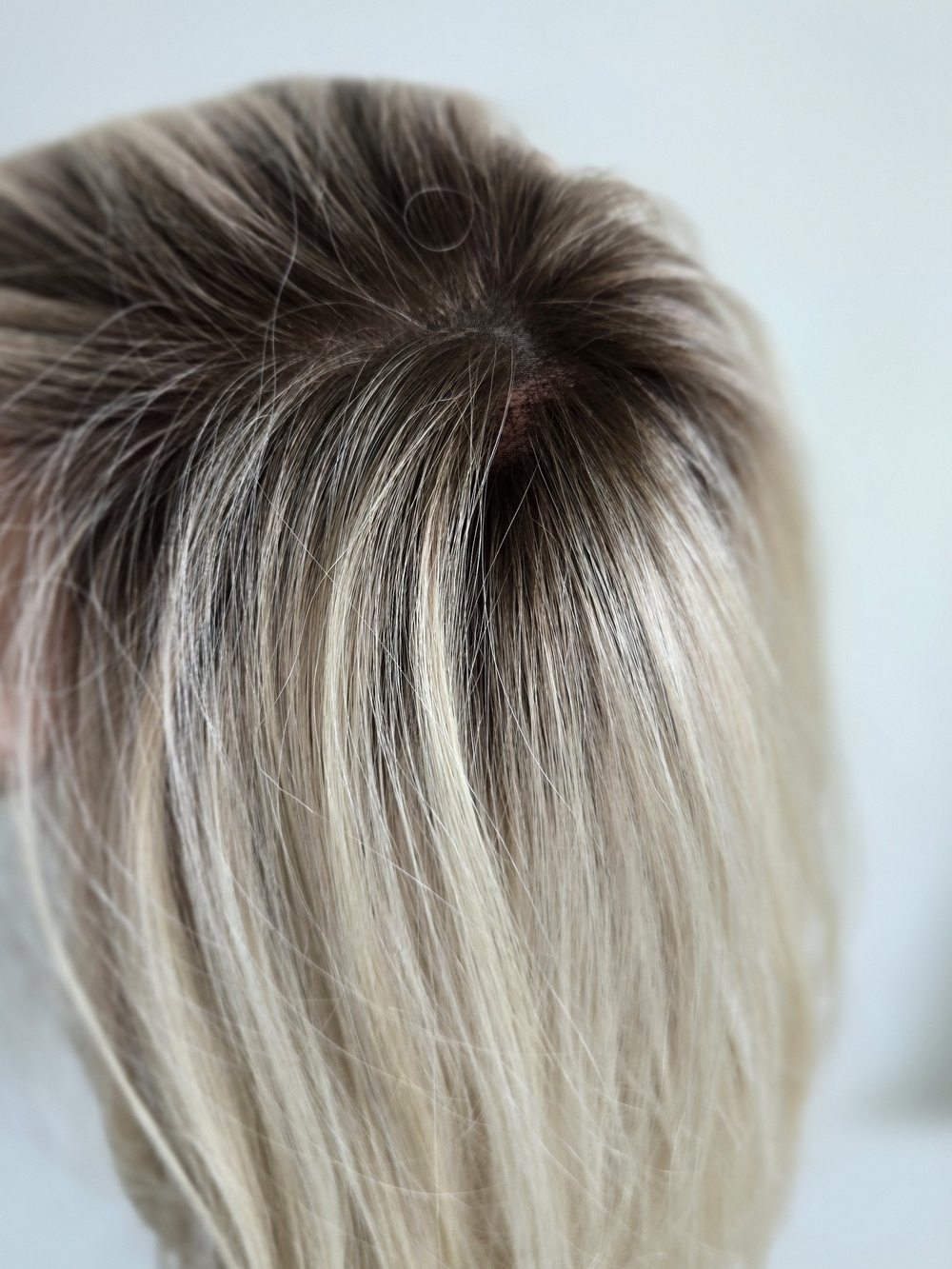 Wig in Platinum Blonde - Picture 9 of 12